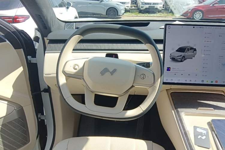 Used ONVO Luxeed L90 2025 Model—Ultra Six-Seater Version Steering Wheel