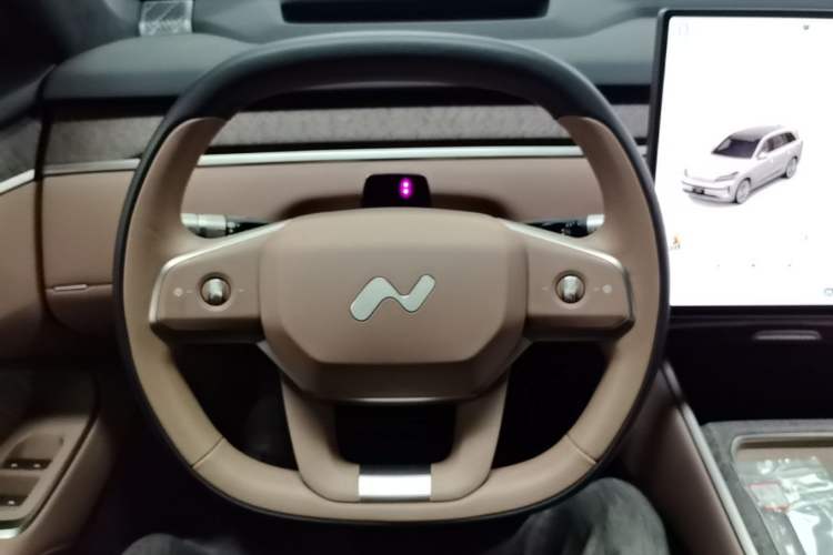Used ONVO Luxeed L90 2025 Model—Ultra Six-Seater Version Steering Wheel