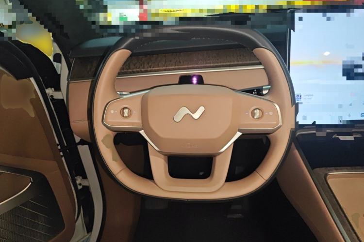 Used ONVO Luxeed L90 2025 Model—Max Six-Seater Version Steering Wheel
