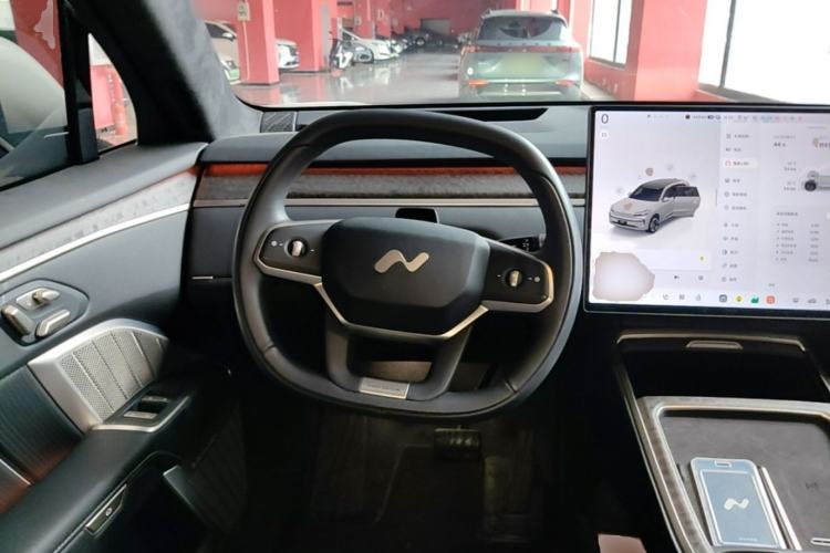 Used ONVO Luxeed L90 2025 Model—Max Six-Seater Version Steering Wheel