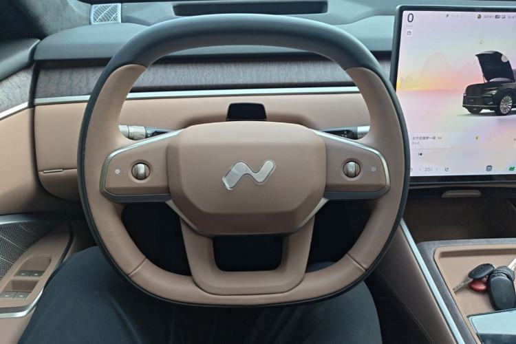 Used ONVO Luxeed L90 2025 Model—Max Six-Seater Version Steering Wheel