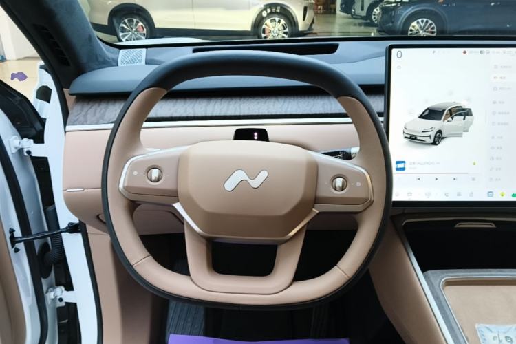 Used ONVO Luxeed L90 2025 Model—Max Six-Seater Version Steering Wheel