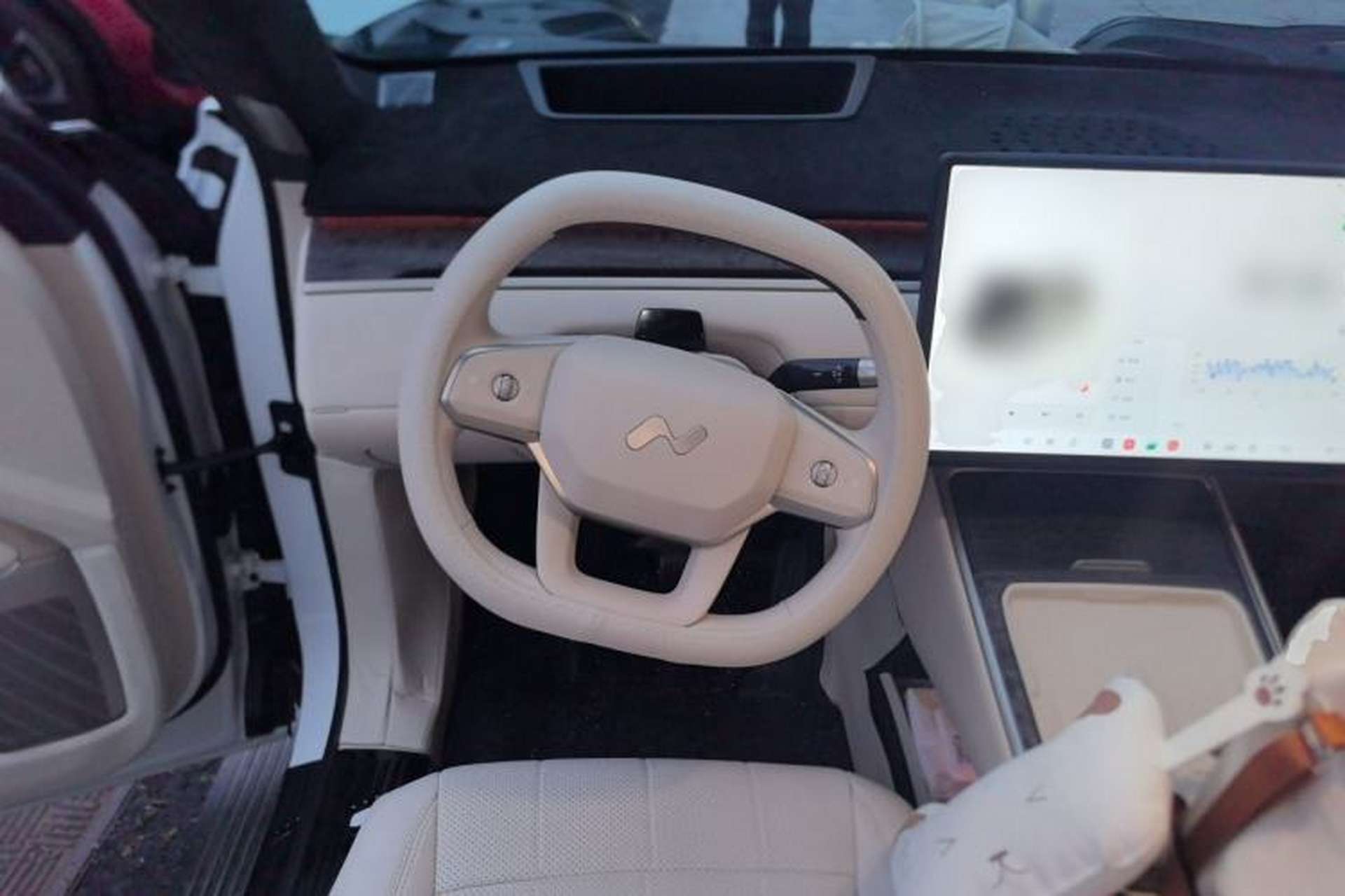 Used ONVO Luxeed L90 2025 Model—Ultra Six-Seater Version Steering Wheel