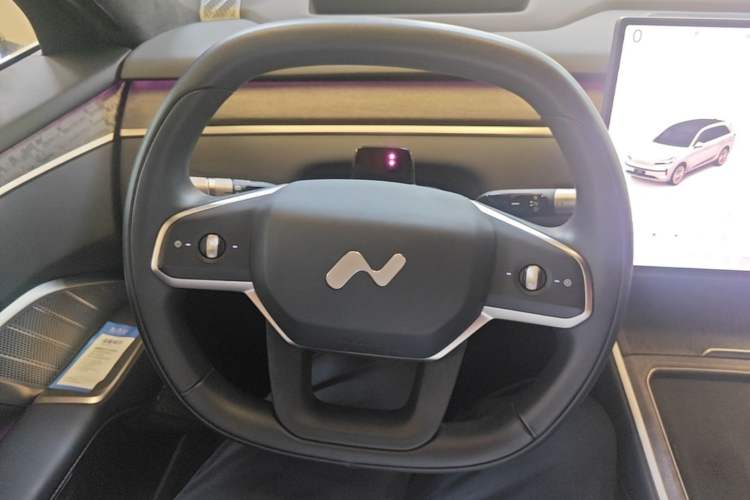 Used ONVO Luxeed L90 2025 Model—Ultra Six-Seater Version Steering Wheel