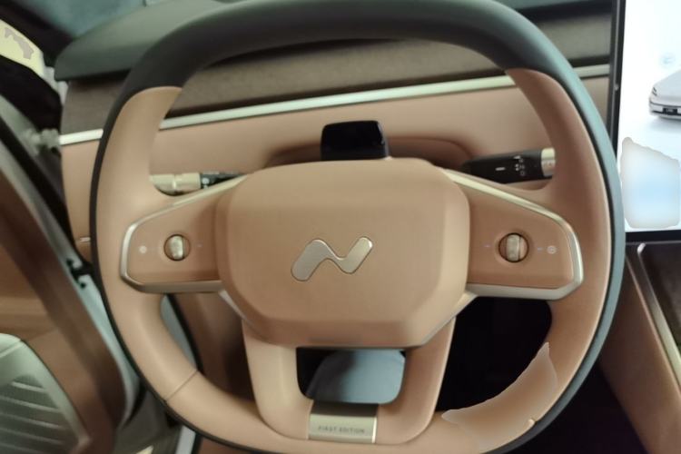 Used ONVO Luxeed L90 2025 Model—Pro Six-Seater Version Steering Wheel