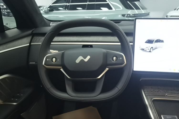 Used ONVO Luxeed L90 2025 Model—Max Six-Seater Version Steering Wheel