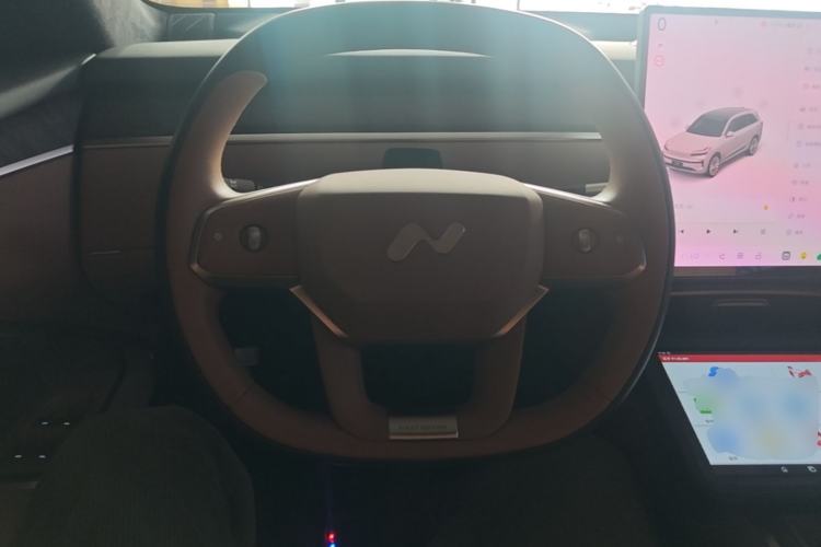 Used ONVO Luxeed L90 2025 Model—Max Six-Seater Version Steering Wheel