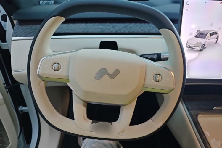 Used ONVO Luxeed L90 2025 Model—Max Six-Seater Version Steering Wheel