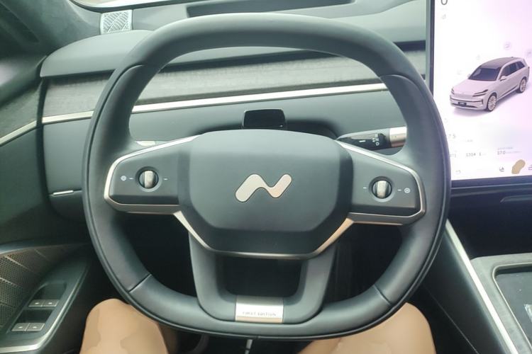 Used ONVO Luxeed L90 2025 Model Max Six-Seater 60-degree Battery Edition Steering Wheel