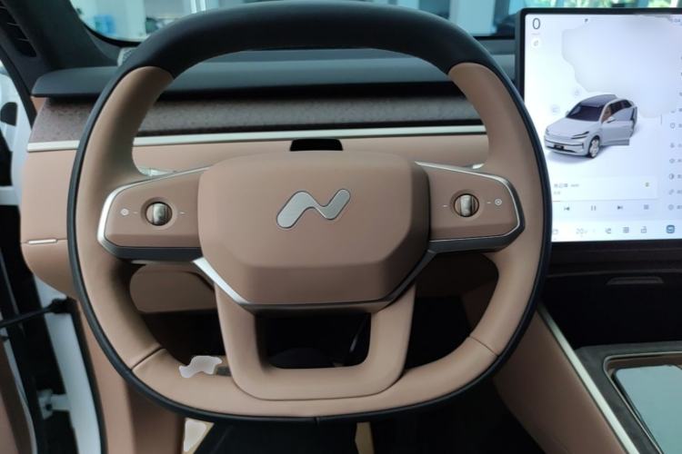 Used ONVO Luxeed L90 2025 Model—Ultra Six-Seater Version Steering Wheel