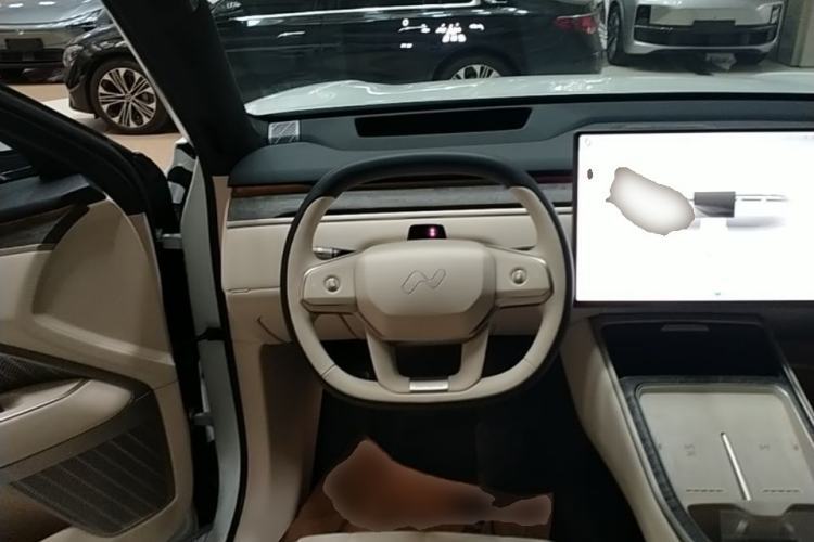 Used ONVO Luxeed L90 2025 Model—Max Six-Seater Version Steering Wheel
