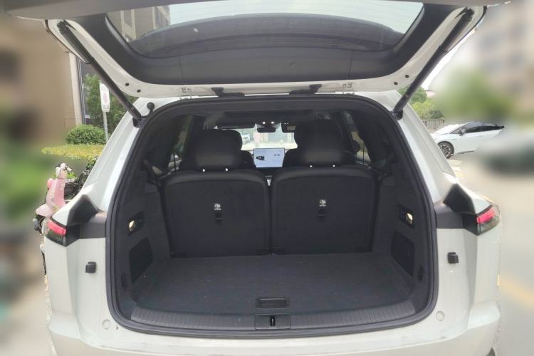 Used ONVO Luxeed L90 2025 Model—Pro Six-Seater Version Trunk