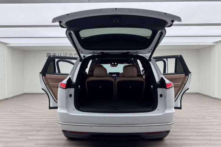Used ONVO Luxeed L90 2025 Model—Ultra Six-Seater Version Trunk