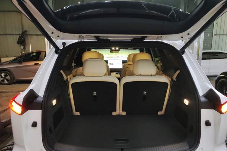 Used ONVO Luxeed L90 2025 Model—Max Six-Seater Version Trunk