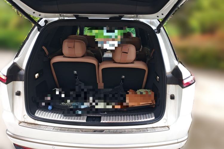Used ONVO Luxeed L90 2025 Model—Ultra Six-Seater Version Trunk