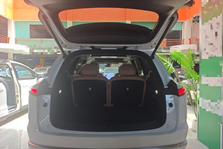 Used ONVO Luxeed L90 2025 Model—Ultra Six-Seater Version Trunk