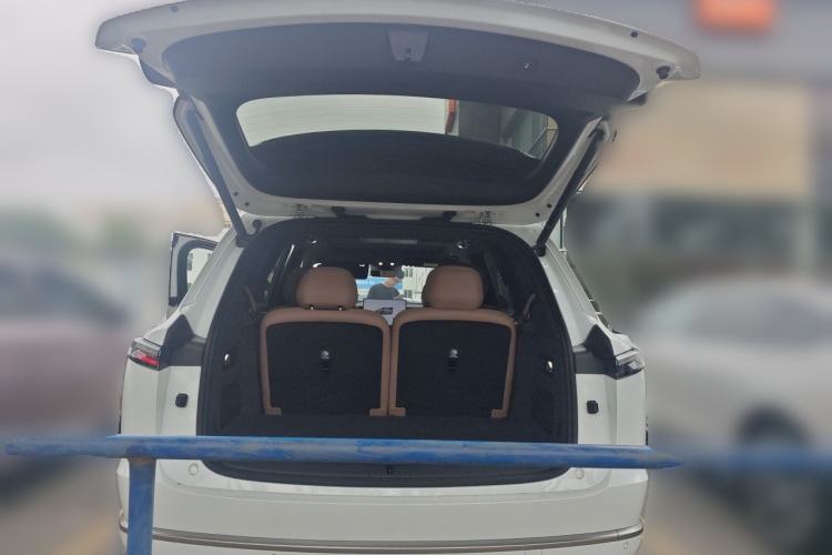 Used ONVO Luxeed L90 2025 Model—Ultra Six-Seater Version Trunk