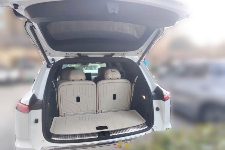 Used ONVO Luxeed L90 2025 Model—Max Six-Seater Version Trunk