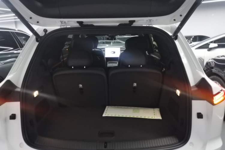 Used ONVO Luxeed L90 2025 Model—Max Six-Seater Version Trunk