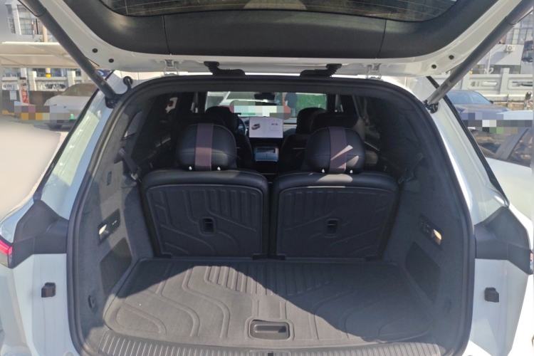 Used ONVO Luxeed L90 2025 Model—Ultra Six-Seater Version Trunk