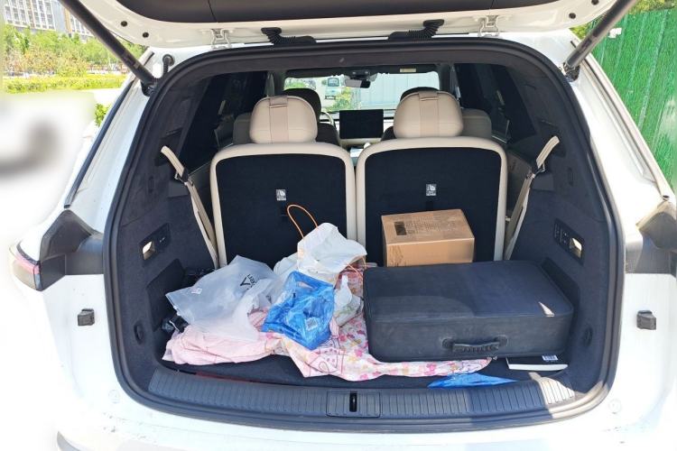 Used ONVO Luxeed L90 2025 Model—Ultra Six-Seater Version Trunk