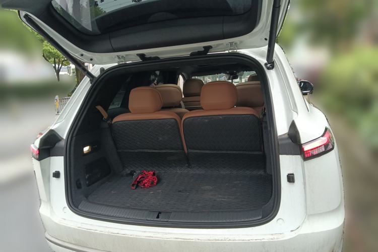 Used ONVO Luxeed L90 2025 Model—Ultra Six-Seater Version Trunk