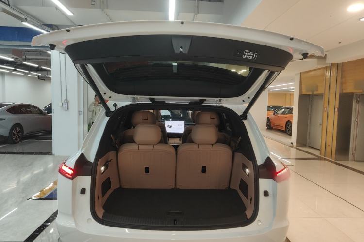 Used ONVO Luxeed L90 2025 Model—Max Six-Seater Version Trunk