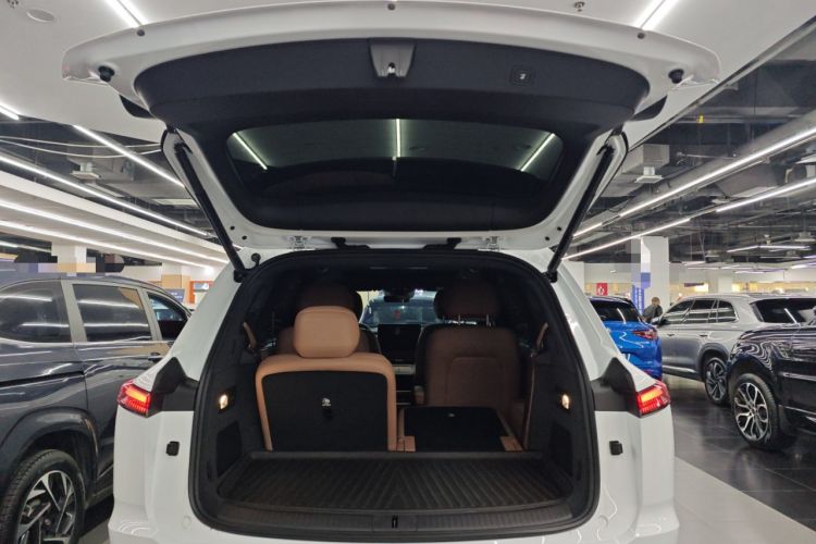 Used ONVO Luxeed L90 2025 Model—Ultra Six-Seater Version Trunk