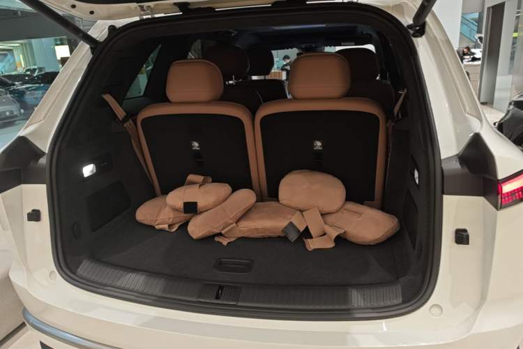 Used ONVO Luxeed L90 2025 Model—Max Six-Seater Version Trunk