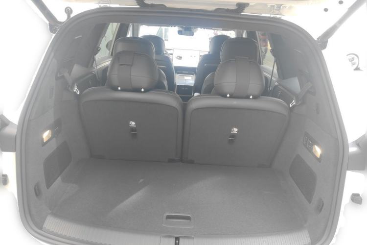 Used ONVO Luxeed L90 2025 Model—Ultra Six-Seater Version Trunk