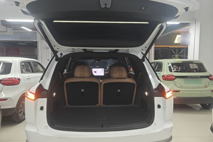 Used ONVO Luxeed L90 2025 Model—Max Seven-Seater Version Trunk