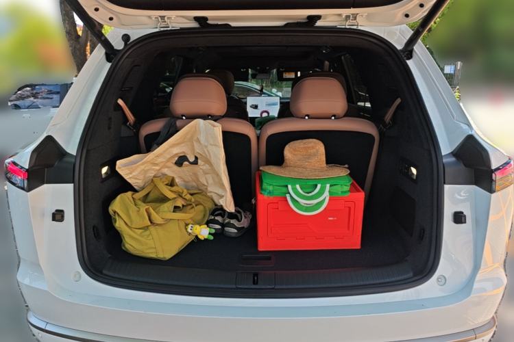 Used ONVO Luxeed L90 2025 Model—Ultra Six-Seater Version Trunk