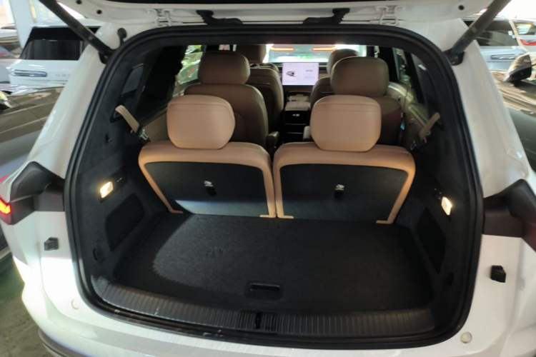 Used ONVO Luxeed L90 2025 Model—Max Six-Seater Version Trunk