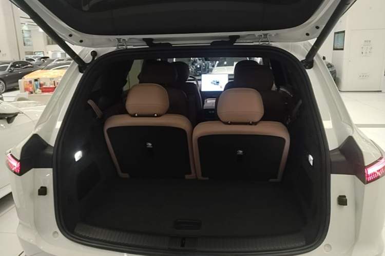 Used ONVO Luxeed L90 2025 Model—Max Six-Seater Version Trunk