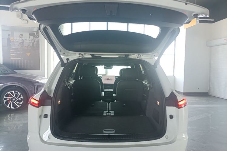 Used ONVO Luxeed L90 2025 Model—Ultra Six-Seater Version Trunk