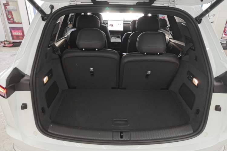 Used ONVO Luxeed L90 2025 Model—Ultra Six-Seater Version Trunk