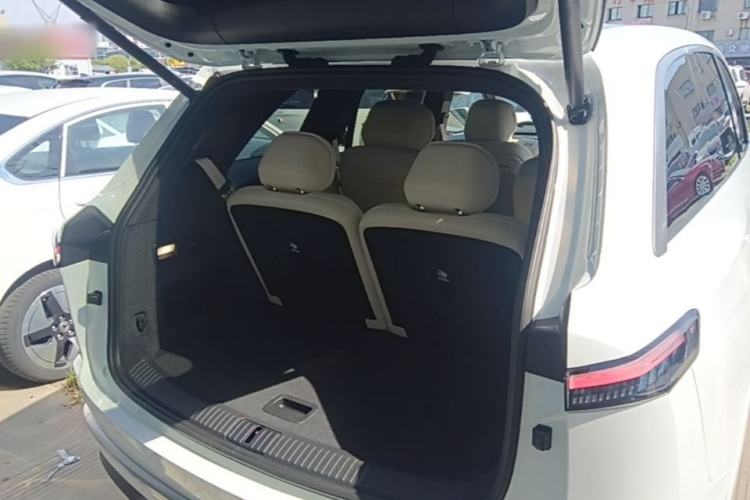 Used ONVO Luxeed L90 2025 Model—Ultra Six-Seater Version Trunk