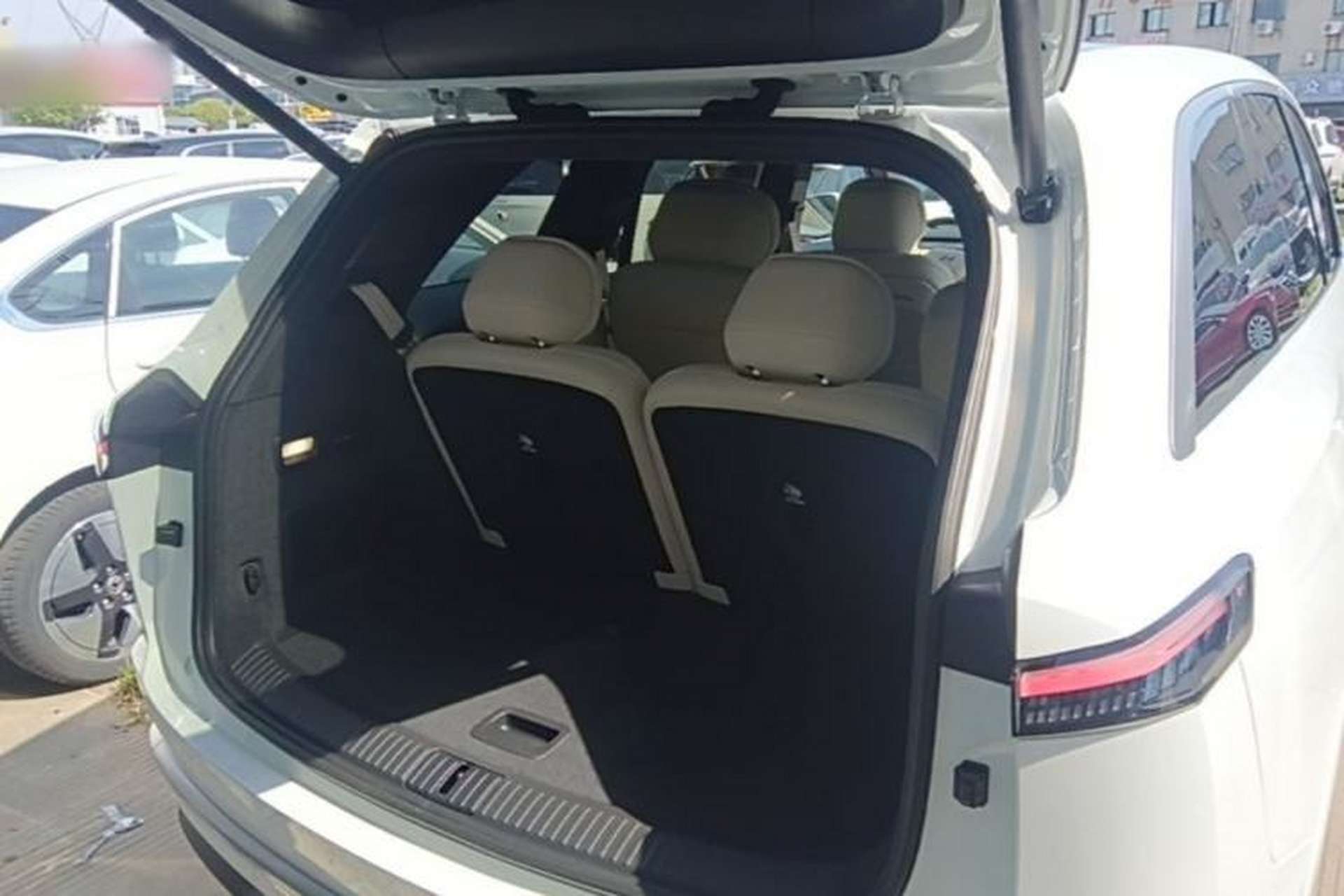 Used ONVO Luxeed L90 2025 Model—Ultra Six-Seater Version Trunk