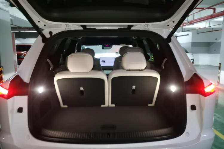 Used ONVO Luxeed L90 2025 Model—Ultra Six-Seater Version Trunk