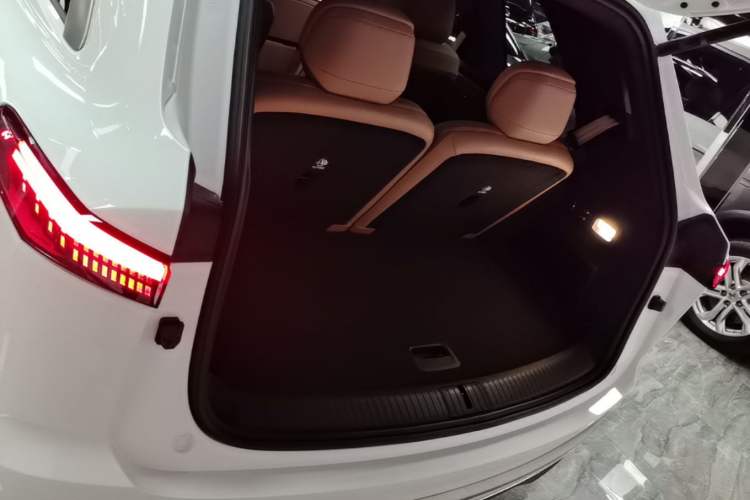 Used ONVO Luxeed L90 2025 Model—Ultra Six-Seater Version Trunk