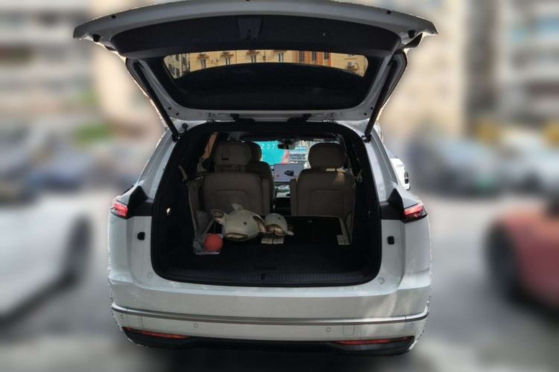 Used ONVO Luxeed L90 2025 Model—Max Six-Seater Version Trunk