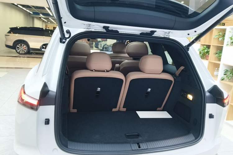 Used ONVO Luxeed L90 2025 Model—Max Six-Seater Version Trunk