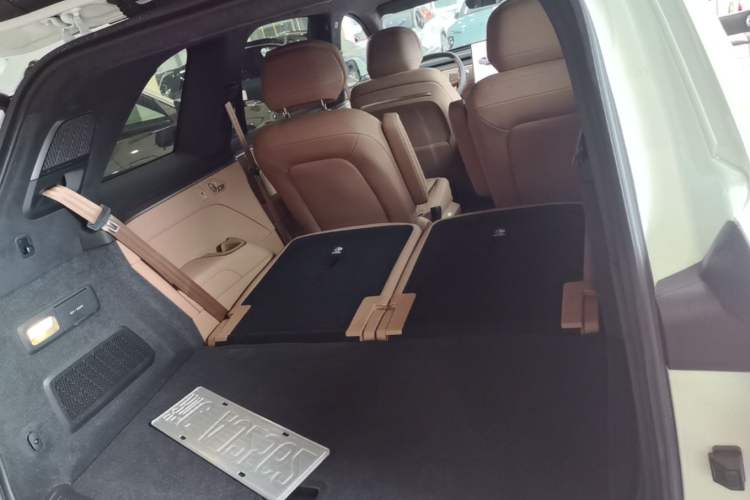 Used ONVO Luxeed L90 2025 Model—Pro Six-Seater Version Trunk