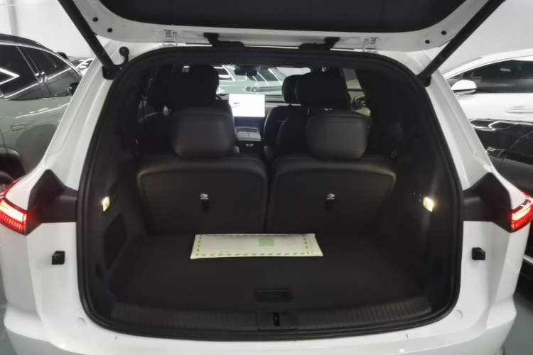 Used ONVO Luxeed L90 2025 Model—Max Six-Seater Version Trunk