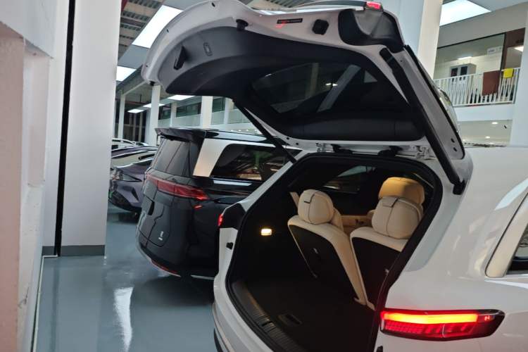 Used ONVO Luxeed L90 2025 Model—Max Six-Seater Version Trunk