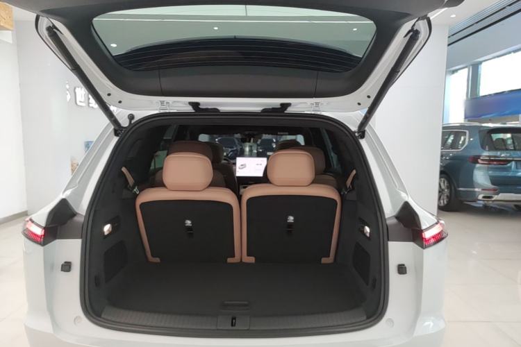 Used ONVO Luxeed L90 2025 Model—Ultra Six-Seater Version Trunk