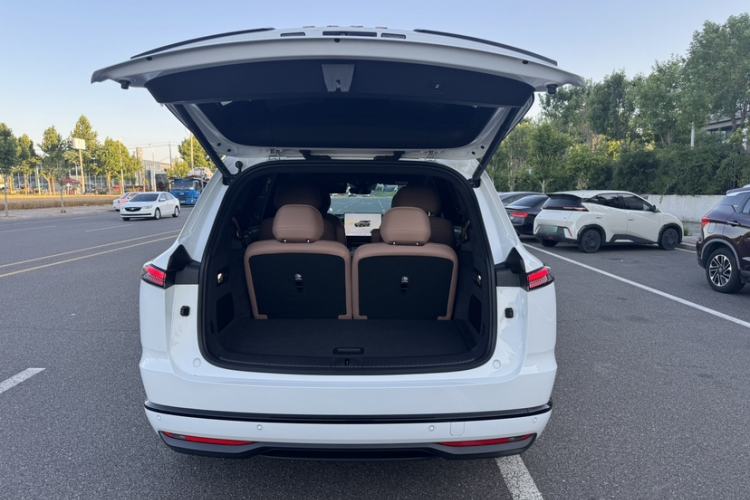 Used ONVO Luxeed L90 2025 Model—Ultra Six-Seater Version Trunk