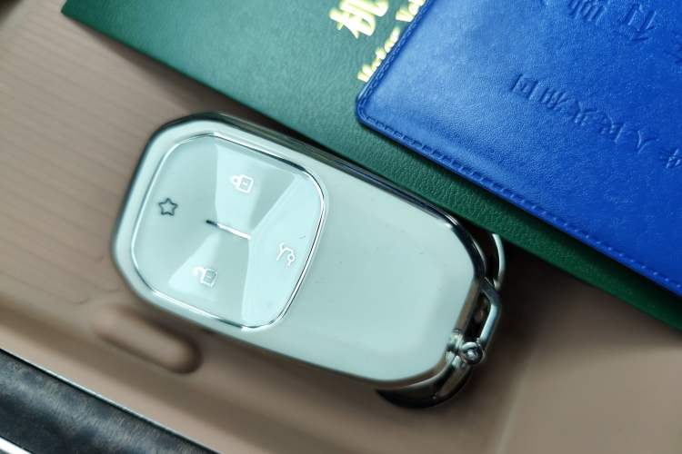 Used ONVO Luxeed L90 2025 Model—Max Six-Seater Version Vehicle Key