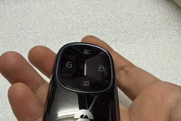 Used ONVO Luxeed L90 2025 Model—Max Six-Seater Version Vehicle Key