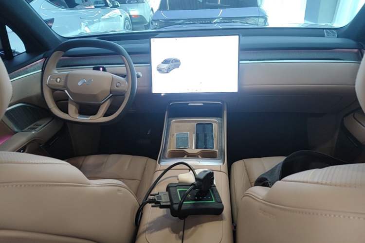 Used ONVO Luxeed L90 2025 Model—Max Six-Seater Version Center Console